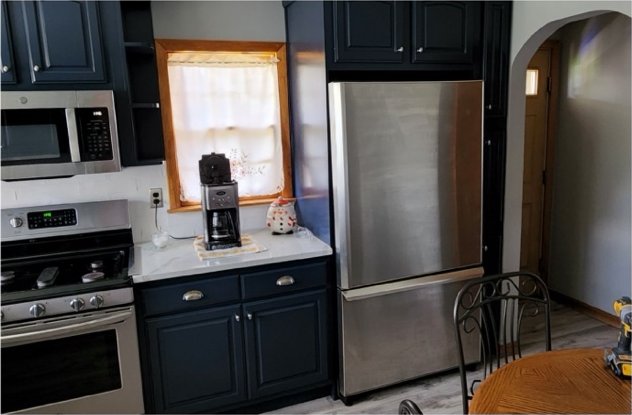Finished navy kitchen at the fridge wall