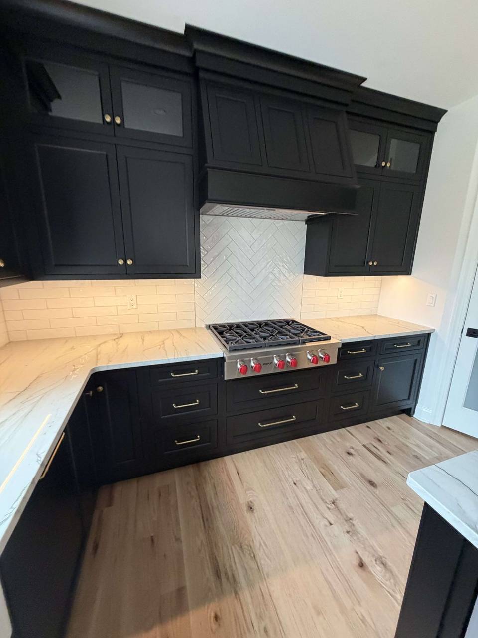 Black cabinet kitchen range wall